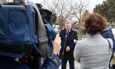 VLADA NA OBISKU V CERKNICI 042 FOTO LJUBO VUKELIČ